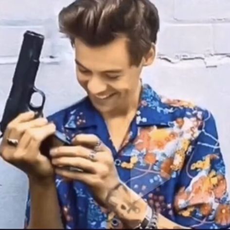 One Direction Fotos, Gambar One Direction, Harry Styles Memes, Response Memes, 1d Funny, Harry Styles Funny, Reaction Face, Snapchat Funny, One Direction Humor