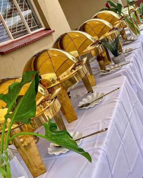 Starting A Catering Business, Cake Boss Recipes, Wedding Buffet Table, Wedding Table Layouts, Buffet Set Up, Wedding Buffet Food, Food Set Up, Catering Food Displays, Outside Catering