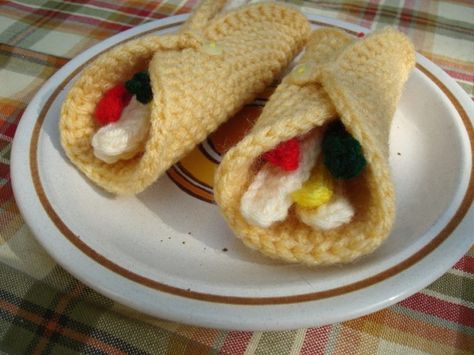 Crochet Burritos Grilled Hotdogs, Food Crochet, Crochet Cake, Knit Toys, Toy Making, Mexican Dinner, Crochet Fruit, Food Patterns, Toy Food