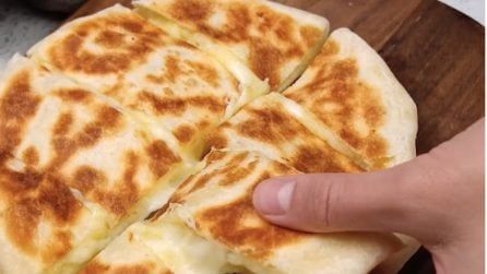 Keto Cheesy Focaccia In A Pan, Cheesy Focaccia, Vegetable Flatbread, Pita Flatbread, Naan Flatbread, Homemade Pita Bread, Biscuits Graham, Brunch Bread, Focaccia Recipe