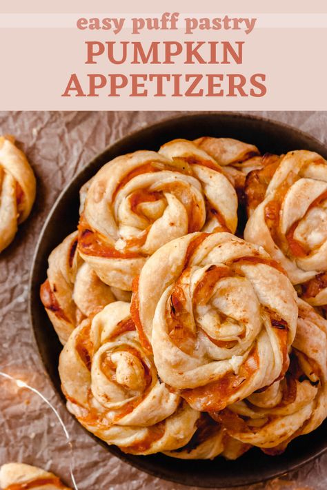 Appetizers With Puff Pastry, Pumpkin Appetizer Recipes, Puff Pastry Savory, Pumpkin Twists, Easy Fall Appetizers, Appetizers Fall, Pastry Savory, Easy Pumpkin Recipes, Pumpkin Appetizers