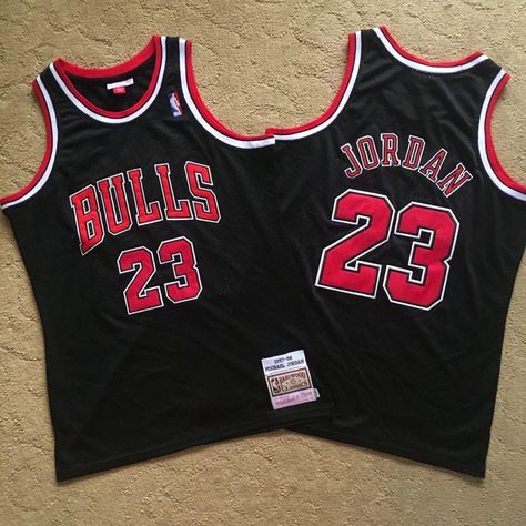 Chicago Bulls Ropa, Chicago Bulls Outfit, 23 Michael Jordan, Michael Jordan 23, Photographie Indie, Michael Jordan Jersey, Basket Nba, Bulls Basketball, Black Chicago