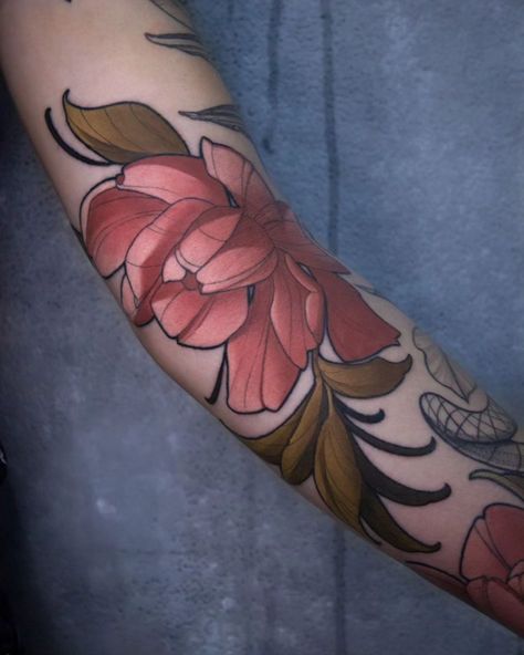 Realistic flower tattoo Beth Rose Tattoo, New School Floral Tattoo, Neo Traditional Flowers Tattoo, Neotraditional Sleeve Women, Full Color Flower Tattoo, Flower On Arm Tattoo, Neo Traditional Flower Tattoo Design, Neo Trad Flowers, Neo Traditional Flower Tattoo