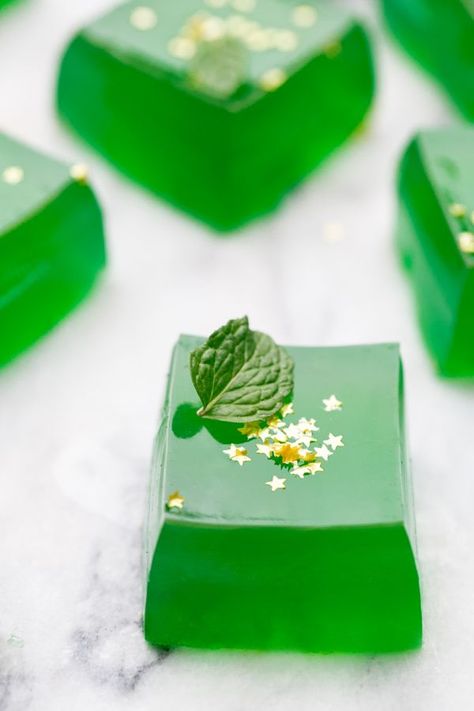 Jameson Jello Shots - perfect for St Patrick's Day! Sugar and Charm Homemade Jello, Best Jello Shots, Green Cocktails, Jell O Shots, Jameson Whiskey, Pudding Shots, Car Bomb, Jello Shot Recipes, Jello Shot