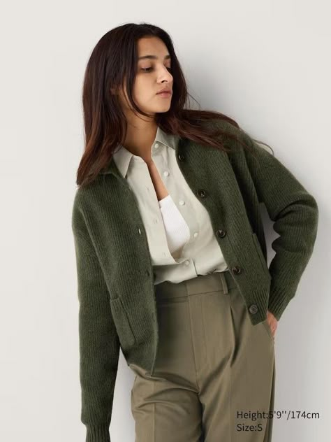 Uniqlo Cardigan Outfit, Olive Color Outfits, Green Olive Outfit, Olive Outfits, Cold Ootd, Uniqlo Looks, Olive Green Fashion, Olive Outfit, Uniqlo Women Outfit