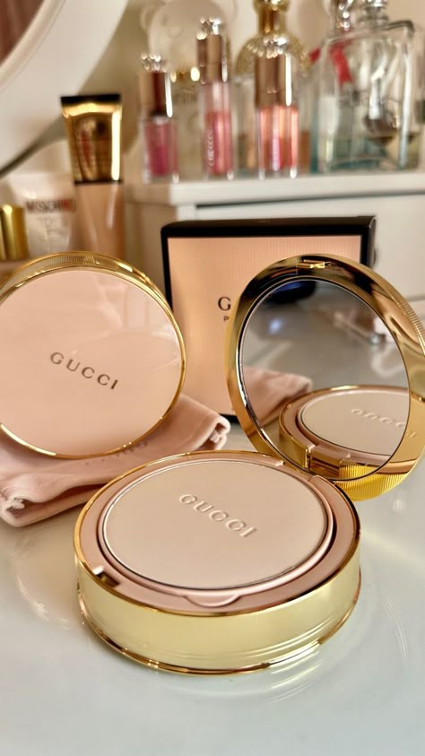 Gucci Makeup, Ysl Makeup, Hair Eraser, Makeup Accesories, Makeup Package, Ethereal Makeup, Beautiful Eye Makeup, Fancy Makeup, Dior Makeup