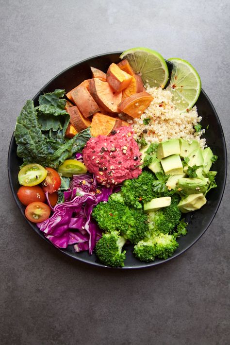 buddha bowl with homemade beetroot hummus Buddha Bowl Vegan, Beetroot Hummus, Meals Vegetarian, Nourish Bowl, Vegan Ideas, Beet Hummus, Diet Meals, Veggie Bowl, Green Planet