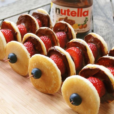 Even the smallest pancakes can give you the biggest smile. http://bit.ly/WcISK8 Strawberry Kabobs, Nutella Snacks, Pancake Dessert, Nutella Pancakes, Berry Pancakes, Shish Kabobs, Food Tags, Mini Pancakes, Fruit Breakfast