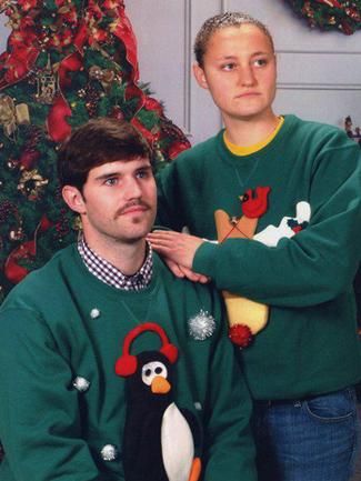 Awkward Christmas Photos, Awkward Family Photos Christmas, Funny Family Christmas Pictures, Funny Holiday Photos, Awkward Family Pictures, Awkward Family Christmas, Funny Christmas Photo Cards, Funny Photoshoot Ideas, Funny Couple Poses