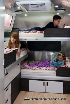 Rv Bunk Beds Ideas, Camper Bunk Beds, Rv Bunk Beds, Caravan Renovation, Kombi Home, Van Conversion Interior, Cool Bunk Beds, Bunk Bed Designs, Space Bedding