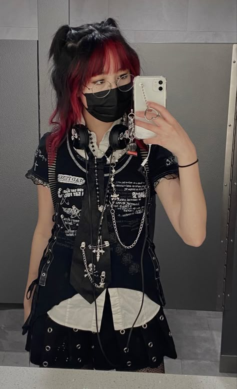 Kei Clothing, Harajuku Visual Kei, Visual Kei Inspired Outfits, Visual Kei Aesthetic Outfit, Visual Kei Clothing, Kei Outfits, Vkei Fashion Ideas, Visual Kei Outfits Aesthetic, Tie Aesthetic Outfit