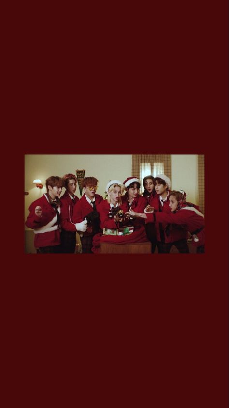 Stray kids Skz Christmas, Wallpaper Iphone Christmas, Kpop Posters, Kids Wallpaper, Christmas Aesthetic, Christmas Wallpaper, Kpop Wallpaper, Christmas Photos, Lee Know