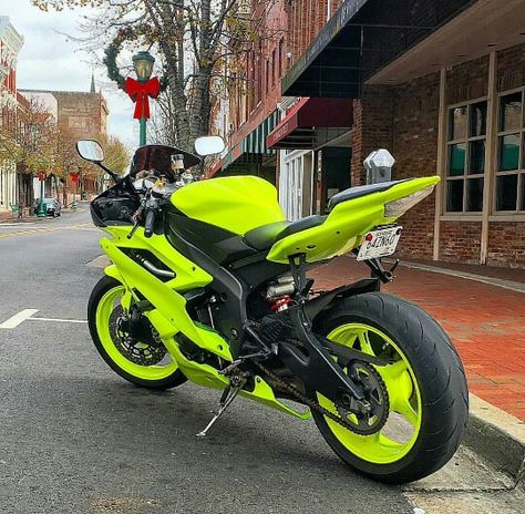 I don't know why, but I find this neon green R6 hot Xe Ducati, Motos Yamaha, Motorcross Bike, Custom Sport Bikes, Yamaha Bikes, Motorbike Girl, Yamaha R6, Yamaha Motorcycles, Sport Motorcycle