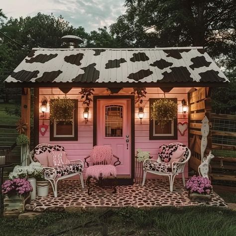 Small She Shed Ideas, Small She Shed, Tiny She Shed, She Shed Decorating Ideas, 50 Shades Of Pink, Garden Shed Interiors, Shed Decor, Shed Interior, Shed Ideas