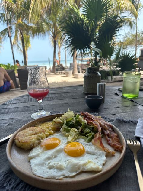 #breakfast #hotel #healthy #healthyfood #beach Beachy Breakfast, Hawaii Breakfast, Gym Photo Instagram Story, Photo Instagram Story, Tropical Breakfast, Beach Breakfast, Breakfast Hotel, Gym Photo, Pinterest Widget