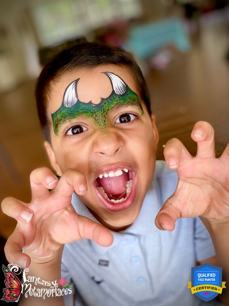 T Rex Face Paint Easy, Dinasour Makeup Halloween, Triceratops Face Paint, Dinasour Face Painting, Velociraptor Face Paint, Dragon Face Paint Easy For Kids, Simple Dragon Face Paint, Godzilla Face Paint, Dinosaur Makeup Kids