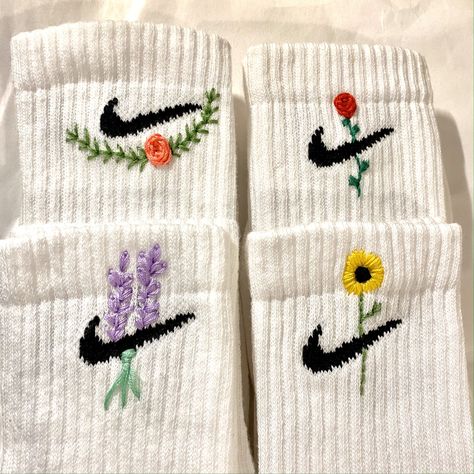 Embroidered Socks, Clothes Embroidery Diy, Trendy Socks, Cute Nike Outfits, Kawaii Christmas, Embroidered Roses, Knee Highs, Nike Socks, Embroidery On Clothes