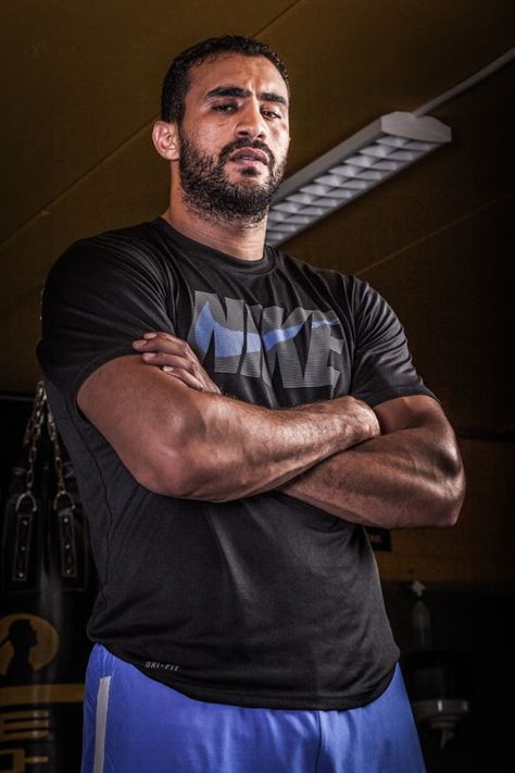 Badr Hari Badr Hari, Self Goal, Luxe Auto's, Boxe Thai, The Golden Boy, Male Celebs, Arab Men, Iconic Photos, Mixed Martial Arts