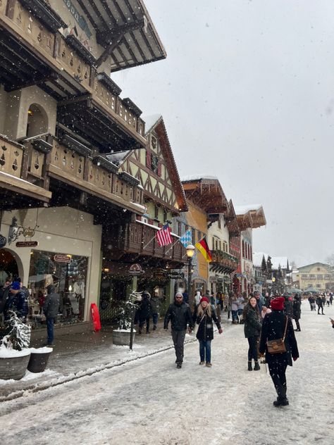 Leavenworth Washington Winter, Washington Leavenworth, Leavenworth Washington Christmas, Leavenworth Christmas, Washington Christmas, Leavenworth Washington, 2024 Moodboard, Evergreen State, Christmas Place