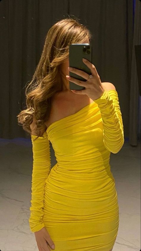 Long Bodycon Dress Outfit, Rich Girl Outfit, Yellow Dress Outfit, Yellow Bodycon Dress, Sparkly Outfits, Body Con Dress Outfit, Yellow Clothes, Dinner Dress Classy, Winter Fashion Outfits Casual