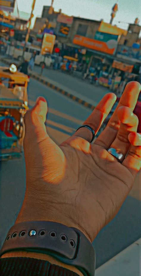 Aesthetic Boy Hand Pic, Meldi Ma Hd Photo, New Dp, Cute Couple Shirts, Instagram Dp, Gangsta Style, Emoji Photo, Photos For Profile Picture, Girl Hand