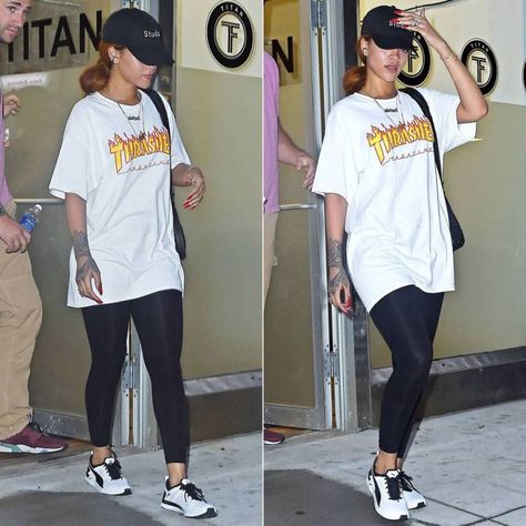 Leggings And Oversized Tshirt Outfit, Oversized Tshirt Outfit Long Sleeve, Tshirt Outfit Oversized, Oversized Tshirt Outfit Casual, Oversized Tshirt Outfit Leggings, Oversized Tshirt Outfit Korean, Oversized Tshirt Outfit Jeans, Oversized Tshirt Outfit Summer, Thrasher Outfit