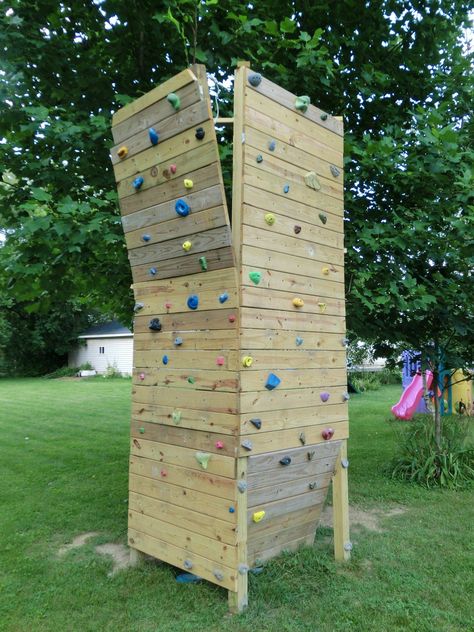 Outdoor Climbing Wall, Diy Climbing Wall, Climbing Wall Kids, Home Climbing Wall, Backyard Obstacle Course, Playground Landscaping, Bouldering Wall, Kids Climbing, Diy Playground