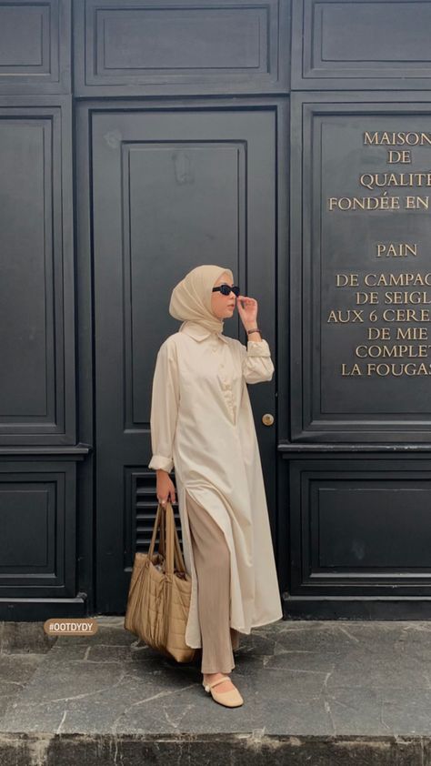 Hijab Mom Outfits, Indonesian Outfit Hijab, Long Blouse Outfit, One Set Outfit, Tunik Modern, Korean Style Outfit, Style Hijab Casual, Stylish Formal Dresses, Dress Muslim Modern