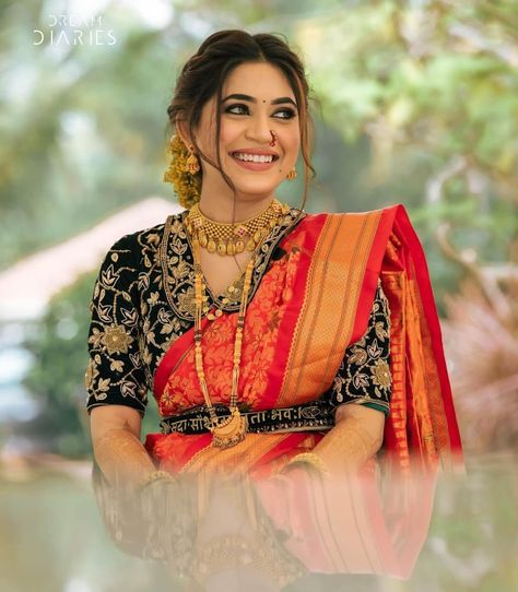 WedMeGood Marathi Brides | Such an innocent capture of a bride with an oh-so pretty smile 😍 . . MUA @anuja_kalokhe Shot @dreamdiariesindia . . Download @wedmegood… | Instagram Navari Saree Marathi Bride Hairstyle, Maharashtrian Bride, Maharashtrian Wedding, Hair Style On Saree, Marathi Bride, Marathi Wedding, Saree Hairstyles, Nauvari Saree, Bridal Sarees South Indian