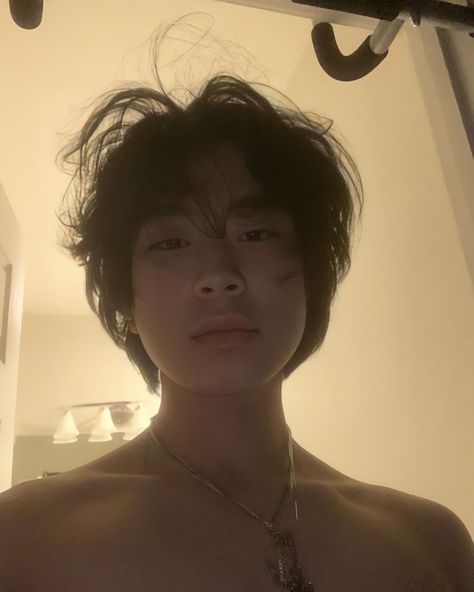 Asian Tiktok, I Need A Boyfriend, Asian Guy, Male Pose Reference, Asian Man, Asian Guys, King Henry, Cute Asian Guys, Male Poses