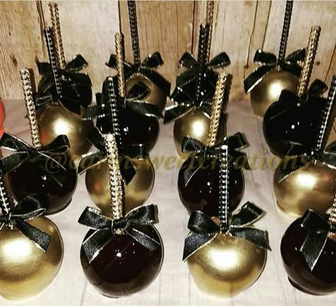 Gold Candy Apples, Wedding Candy Apples, Black Candy Apples, Chocolate Dipped Apples, Gourmet Candy Apples, Dipped Apples, Covered Apples, Candy Apple Recipe, Candied Apples