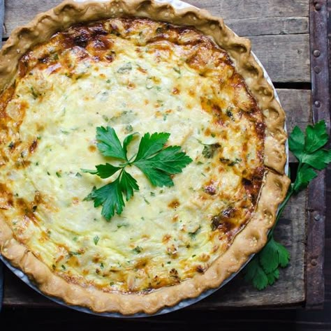 rustic crab quiche recipe! for breakfast, lunch, dinner and anytime in between! add to your quiche recipes! Crabmeat Quiche, Meat Quiche, Seafood Quiche, Crab Quiche, Quiche Tarts, Quiche Recipes Easy, Savory Tarts, Breakfast Goodies, Breakfast Quiche