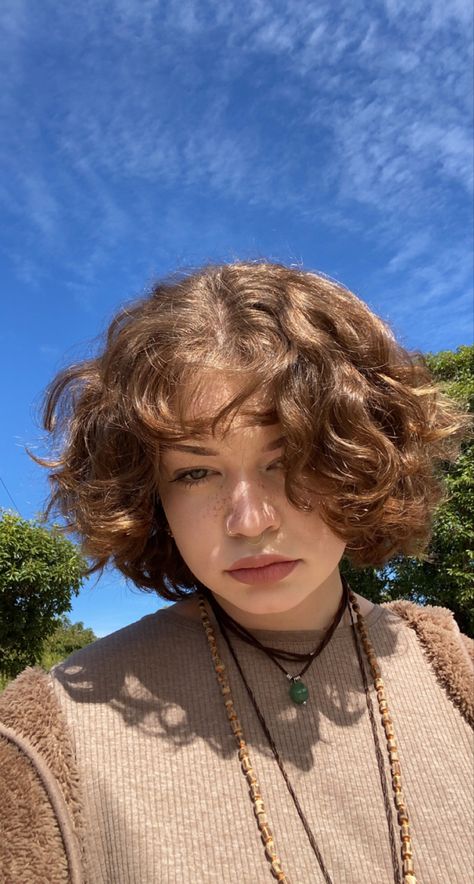 Curly Short Hair Nonbinary, Wavy Nonbinary Hair, Curly Tomboy Haircut, Haircut Nonbinary, Tomboy Curly Hair, Short Hairstyles Nonbinary, Short Nonbinary Hairstyles, Nonbinary Hair Curly, Hairstyles Nonbinary