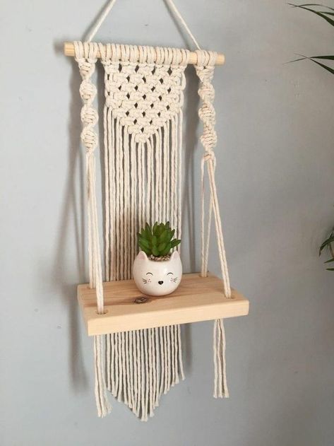 Simpul Makrame, Pola Macrame, Macrame Shelf, Macrame Plant Hanger Tutorial, Macrame Plant Hanger Patterns, Shelf Hanging, Diy Macrame Plant Hanger, Macrame Wall Hanging Diy, Astuces Diy