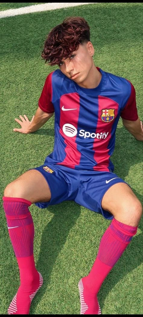 Sport Outfits School, Handsome Football Players, Mid Fade Haircut, Mid Fade, Messi And Neymar, Mens Workout, Gym Guys, Boys School Uniform, Sports Boys