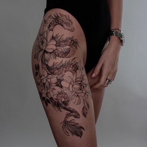 Dragon Hip Tattoo, Dragon Thigh Tattoo, Tattoo Perna, Feminine Skull Tattoos, Dragons Tattoo, Photography Tattoo, Tier Tattoo, Bookish Tattoos, Hip Thigh Tattoos