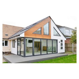 Contemporary makeover of a bungalow in Ingatestone - Contemporary - House Exterior - Dorset - by ODC Door & Glass Systems | Houzz UK Modern Bungalow Extension, Contemporary Bungalow Exterior, Contemporary Bungalow, Small Space Nursery, Bungalow Extensions, Office Entrance, Bungalow Exterior, Contemporary House Exterior, Modern Bungalow