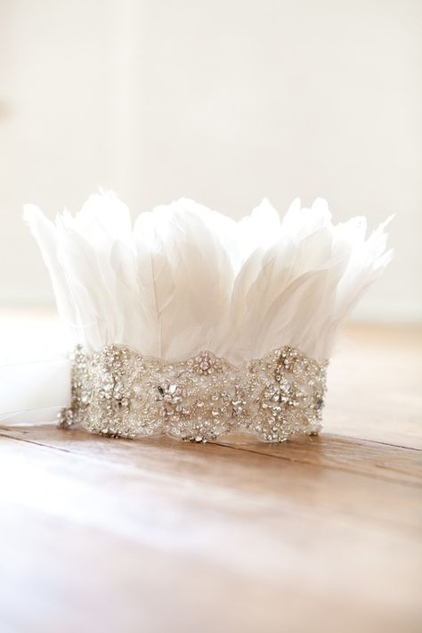 Feather Crown, Girls Halloween, Ad Agency, Watch Party, White Feathers, Headpiece Wedding, Wedding Watch, Tiaras And Crowns, Royal Wedding