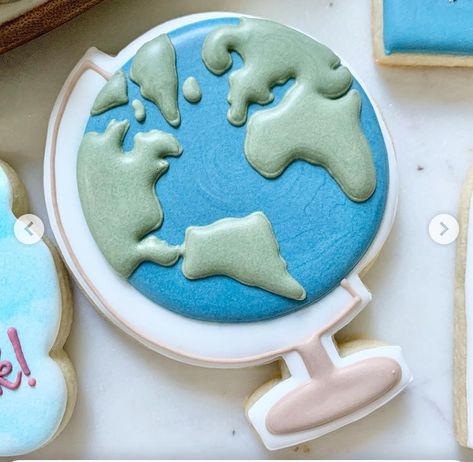 Globe Cookies Decorated, Globe Cookies, Anniversary Cookies, Technology Theme, Icing Techniques, Bakery Ideas, Travel Theme, World Globe, Cookie Ideas