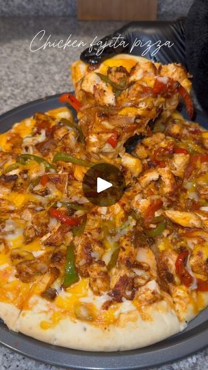 322K views · 47K reactions | Pizza series- pt 5: chicken fajita pizza 🔥 

I used MIA brand for the pizza crust (you can find it at your local Walmart)

#tacotuesday #chicken #fajitas #pizza #dinnerideas #easyrecipe #instafood #foodstagram #foodie #food | Kooking with Ki 👩🏾‍🍳 | Dr. Chantel · redrum (Instrumental) Chicken Fajitas Pizza, Chicken Fajita Pizza, Fajita Pizza, Protein Meal Prep, Calzone Pizza, Cooking Mama, Chicken Fajita, Dinner Drinks, Protein Meal