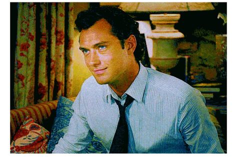 Jude Law Hey Jude, Jude Law, Gary Oldman, Love Actually, Holiday Movie, Romance Movies, Hollywood Actor, Cute Actors, Who Knows