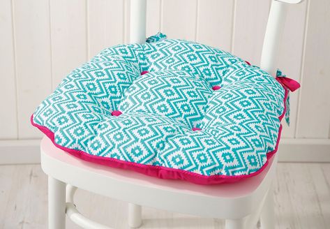 How to make chair cushions Diy Chair Cushions, Basic Sewing Kit, Simple Sewing Tutorial, Sewing Cushions, Kitchen Chair Cushions, Sewing Magazines, Free Sewing Patterns, Diy Chair, Cushion Pattern