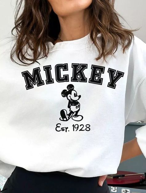 Disney Vacation Outfits, Retro Svg, All Nike Shoes, Feb 2, Disney Tshirts, Diy Prints, Vacation Outfits, Girls Tshirts, Hoodie Fashion