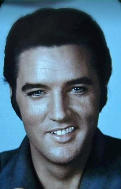 Elvis Presley Wallpaper, Elvis Wallpaper, Miranda Lambert Photos, Elvis Collectors, If I Can Dream, Elvis Presley Movies, Elvis Presley Images, Young Elvis, Let's Pretend