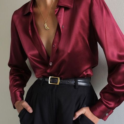 la femme dans l’art on Twitter: "satin blouses… " Silk Long Sleeve Blouse, Satin Bluse, Burgundy Blouse, Chique Outfits, Look Retro, Outfit Trends, Black Women Fashion, Mode Inspo, 가을 패션