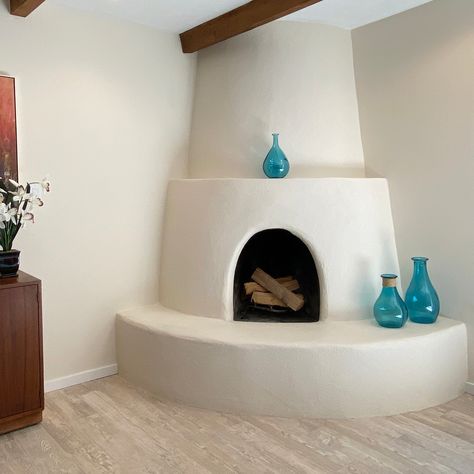 Adobe Style Homes, Mud Plaster, Kiva Fireplace, Mexican Architecture, Santa Fe Home, Window Reveal, Adobe Home, Spanish Modern, Santa Fe Style