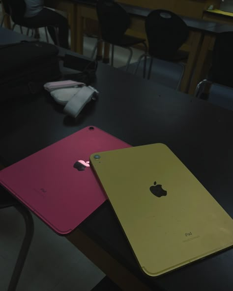 Apple Products Aesthetic, Electronic Aesthetic, Ipad Pics, Yellow Ipad, Ipad Picture, Pink Ipad, Pretty Wallpaper Ipad, Ipad Essentials, Bling Phone Cases