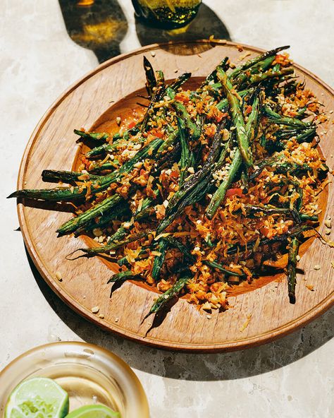 Gourmet Green Beans, Starchy Sides, Spicy Green Beans, Green Bean Salad, Green Beans Recipe, Holistic Recipes, Beans Recipe, Green Bean Recipes, Vegetable Sides