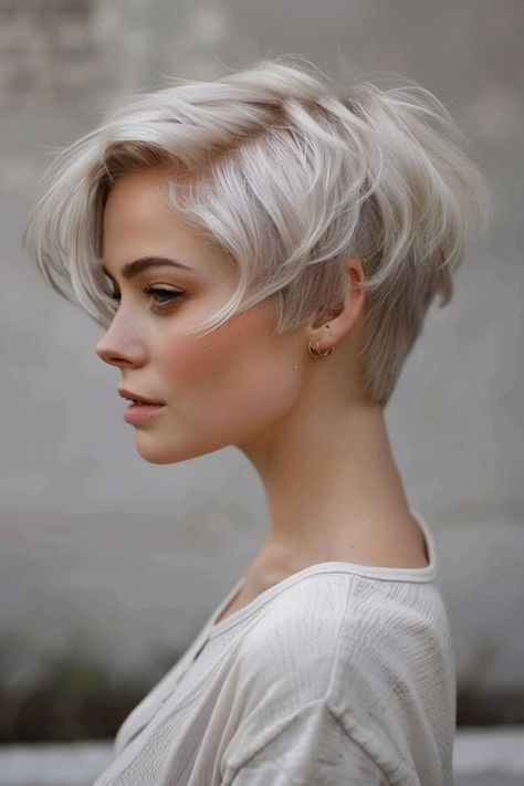 Pixie haircut ideas Platinum Pixie Cut, Pixie Haircut Ideas, Pixie Bob Hairstyles, Short Layered Bob Hairstyles, Short Sassy Haircuts, Short Silver Hair, Pixie Bob Haircut, Stylish Hairstyles, Curly Girl Hairstyles