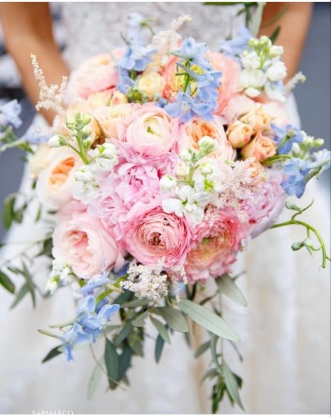 Bright Wedding Bouquet, Winter Bridal Bouquets, Wedding Color Schemes Spring, Orange Wedding Colors, Bridal Bouquet Summer, Flower Types, Blue White Weddings, Orange Bouquets, Orange Wedding Flowers